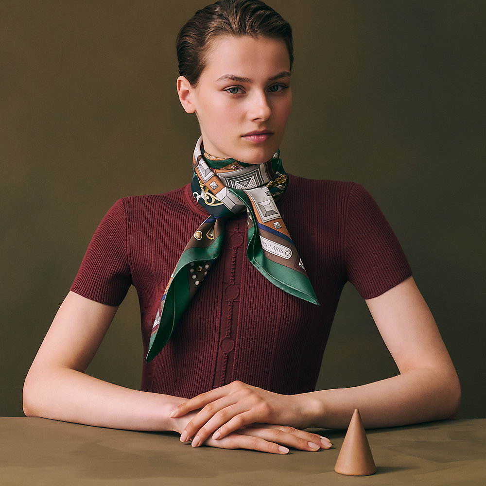 カレ 90 《リードと首輪》 | Hermès - エルメス-公式サイト